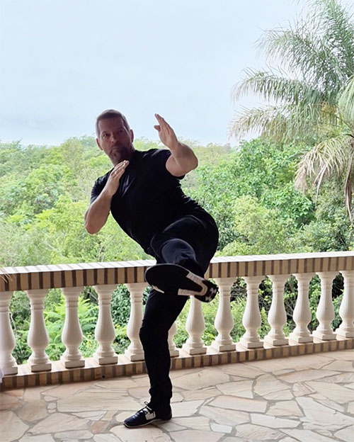 Sifu Joachim Igl demonstrating a kick